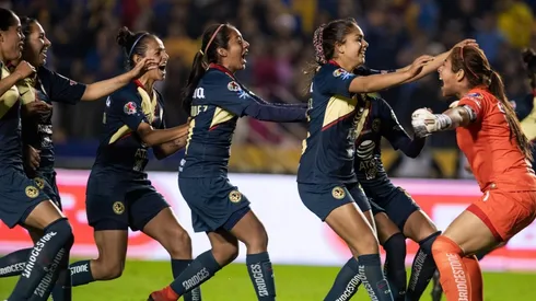 América Femenil festejó su campeonato en el camarín.
