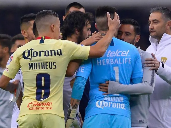 Marchesín consoló a Saldívar tras histórica goleada