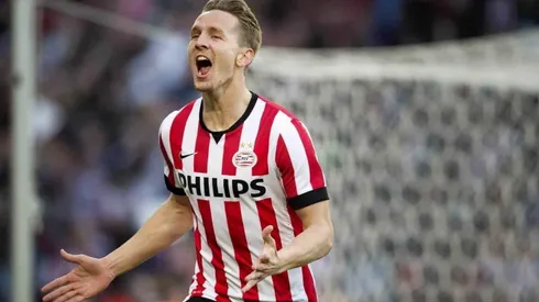 ¿De rojiblanco a azulcrema?