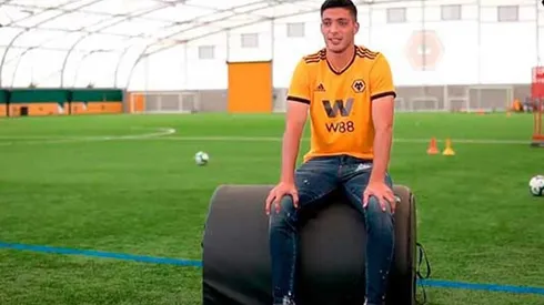 A nuestro ex delantero se le dan bien las cámaras