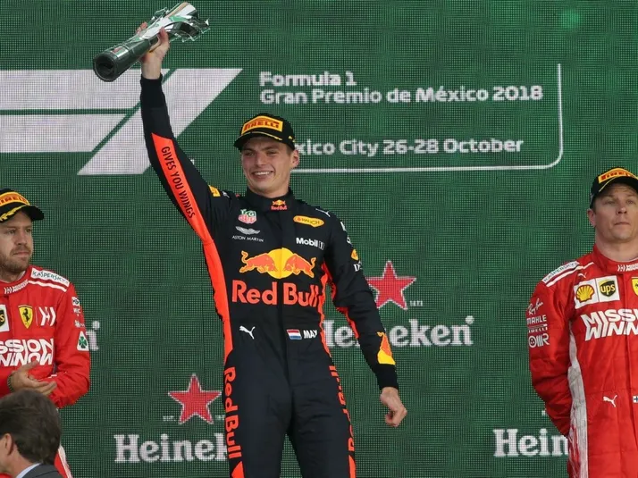 Max Verstappen ganó el Gran Premio de México y posó con los colores del América