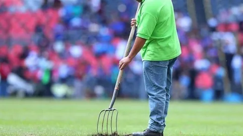 El problema de la cancha del Azteca no tiene solución a corto plazo.