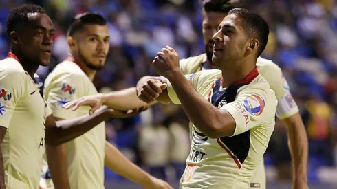 Cecilio Domínguez y Carlos Vargas bailaron en el aeropuerto tras el triunfo.