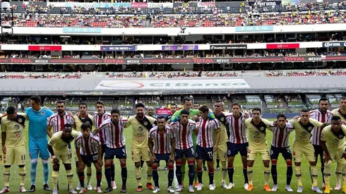 Ambos planteles posaron juntos.