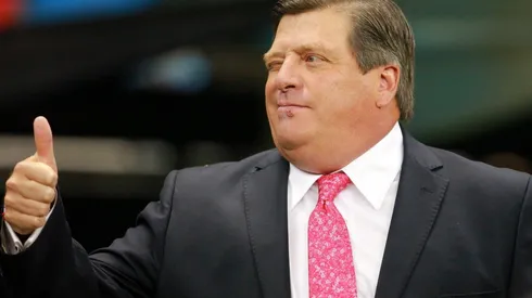 Miguel Herrera tiene estadísticas fenomenales ante Chivas.