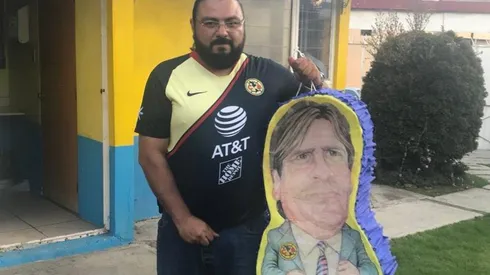 El fanático se llama Luis Álvarez.
