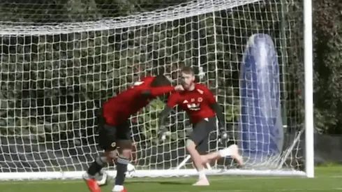 Raúl Jiménez hizo un golazo en el entrenamiento del Wolves.