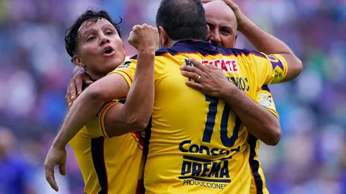 Cuauhtémoc Blanco brilló en el Clásico Joven de leyendas.