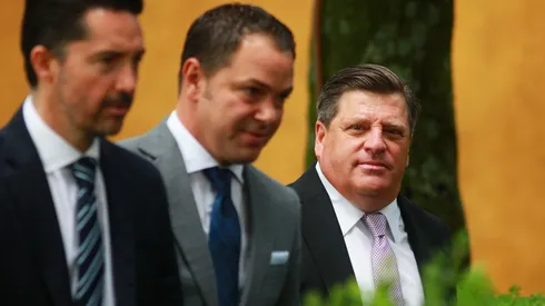 El Piojo Herrera y la directiva del América viajaron a Los Ángeles.