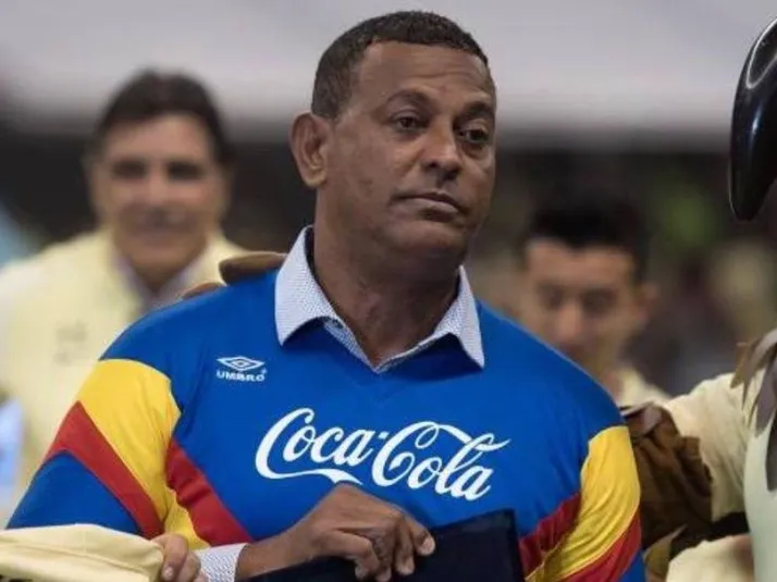 "Pizarro está inflado, es un jugador medianito": Negro Santos