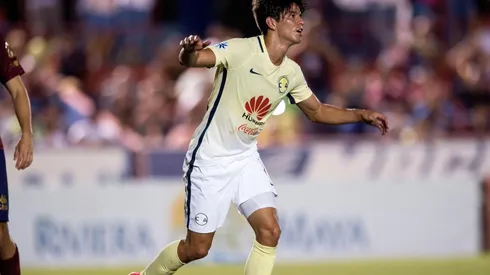 SUPLENTE. Casi no vistió la camisa del más grande.