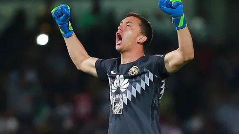 Marchesín no soportaba el frío dentro de la cámara criogénica.