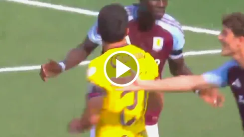Henry Martín protagonizó un momento muy tenso ante Aston Villa