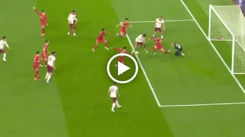 La genialidad de Edson Álvarez ante la defensa del Liverpool que terminó en autogol