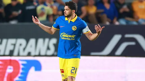 Afición de América recibe pedido de Henry Martín.