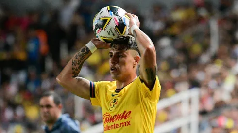 André Jardine prueba Cristian Calderón de central.