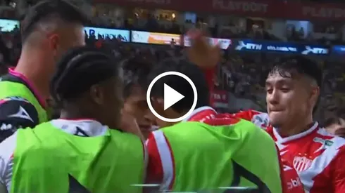 Emilio Lara no se guardo nada contra el América.