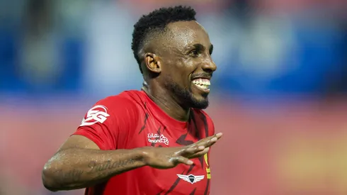 Julián Quiñones sufrió una entrada muy dura.