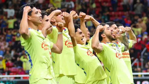 América humilla a Chivas en la cancha y con los festejos.