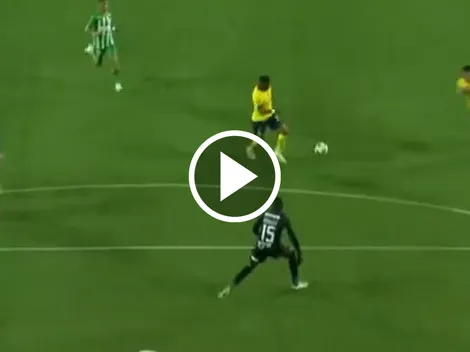 Rodrigo Aguirre se quedó a nada de un mágico gol