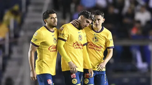 El chileno no pudo más y dejó el campo ante Cruz Azul.