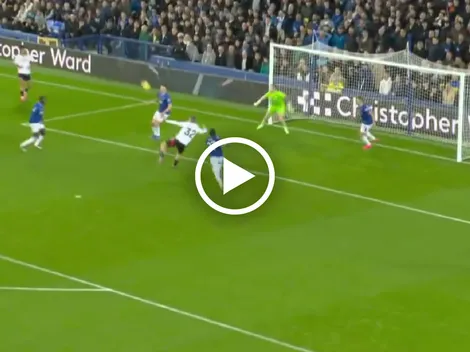 Raúl Jiménez regaló dos asistencias en cuestión de segundos y fallaron de manera garrafal