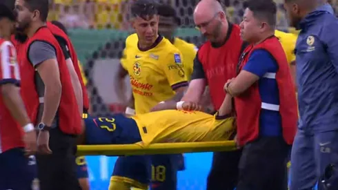 Rodrigo Aguirre se fue lesionado ante Chivas