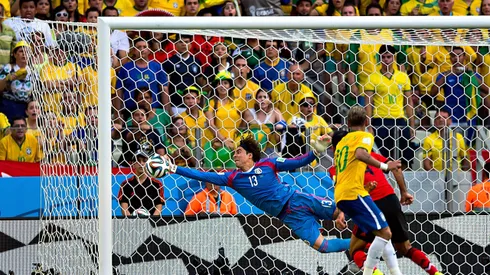 Guillermo Ochoa se lució ante Brasil en el Mundial 2014