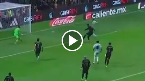 Raúl Jiménez lo hace de nuevo con el Tri.