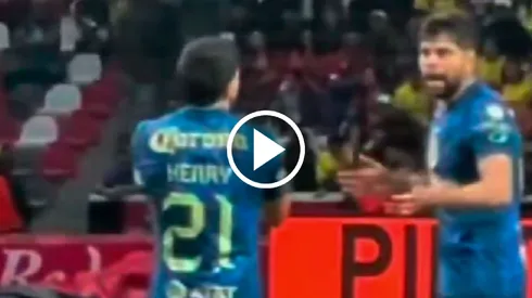 Henry Martin no se guardó nada contra Néstor Araujo.