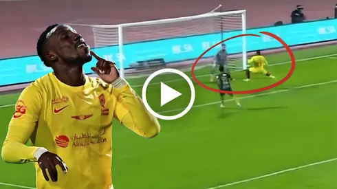 Julián Quiñones hace un doblete en Arabia y pelea el título de goleo