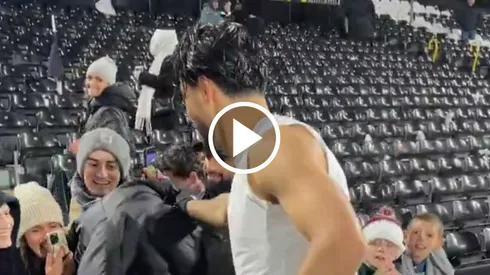 Raúl Alonso se acercó a las gradas con algunos de sus fans.