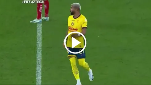 Aguirre fue abucheado por la afición de Monterrey.