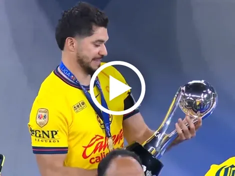 La emotiva forma en que Henry Martín cargó al trofeo como un bebé