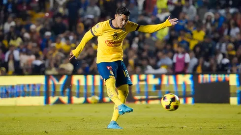 Hizo un gran partido en su debut como profesional.