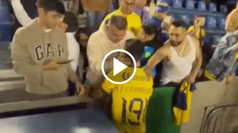 Emotivo momento en las gradas del América.