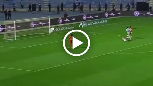 Julián Quiñones marca un golazo eludiendo al portero rival de gran forma