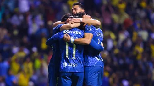 Los jugadores del América celebra el gol de Henry Martín contra Puebla.