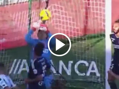 El insólito error que Guillermo Ochoa cometió en el empate del AVS