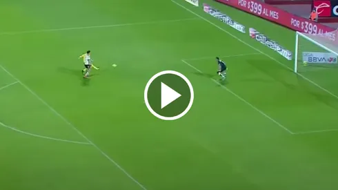 Brian Rodríguez se perdió un gol claro.