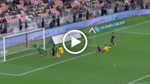 Julián Quiñones volvió a marcar y está muy cerca de Cristiano Ronaldo