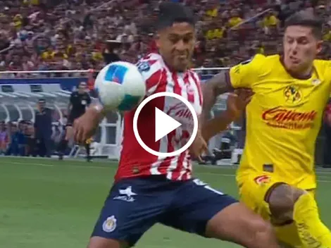 Clara mano que debió ser penal para el América que no se pitó
