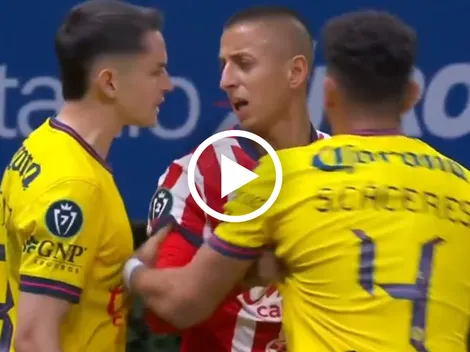 La bronca que protagonizó Fidalgo con el Piojo Alvarado en el Clásico Nacional