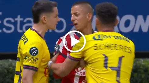 La bronca que protagonizó Fidalgo con el Piojo Alvarado en el Clásico Nacional