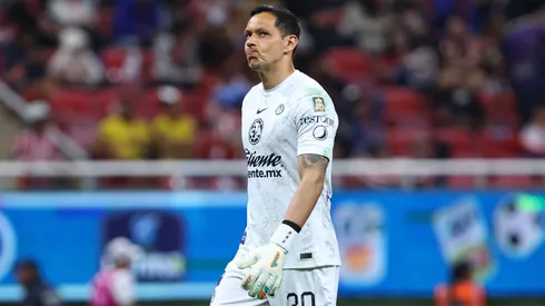 Cota no se inmuta por los abucheos.