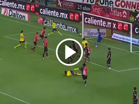 Aguirre la empujó a guardar y selló su doblete contra Atlas