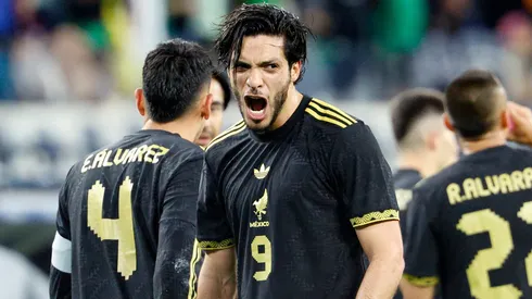 Raúl Jiménez ya está en el top 3 de máximos goleadores de la Selección Mexicana tras su doblete a Canadá