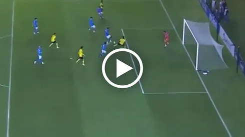 Alejandro Zendejas y el claro gol que dejó escapar ante Cruz Azul