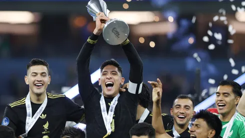 Edson Álvarez estaría en la mira del Borussia Dortmund