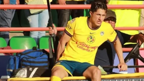 Cervantes tuvo que dejar el campo y en su pie se vio un brutal golpe.